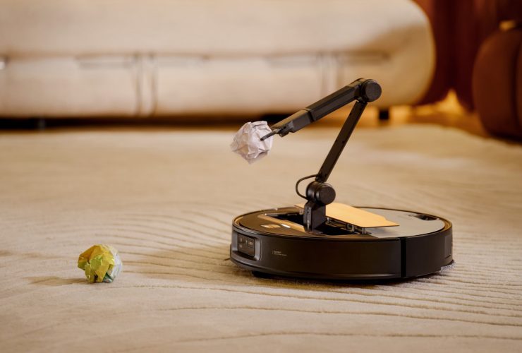 ai-powered-features-take-the-roborock-saros-z70-from-a-robot-cleaner-to-a-robot-helper