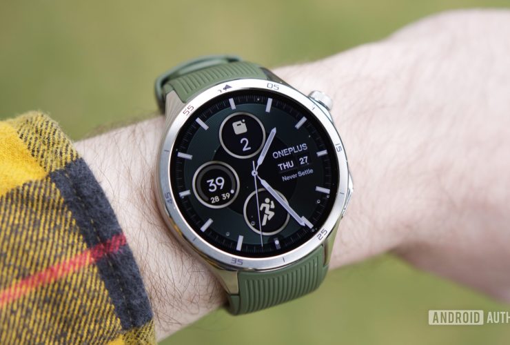 oneplus-watch-3-avoids-disaster,-rolls-back-$500-pricing