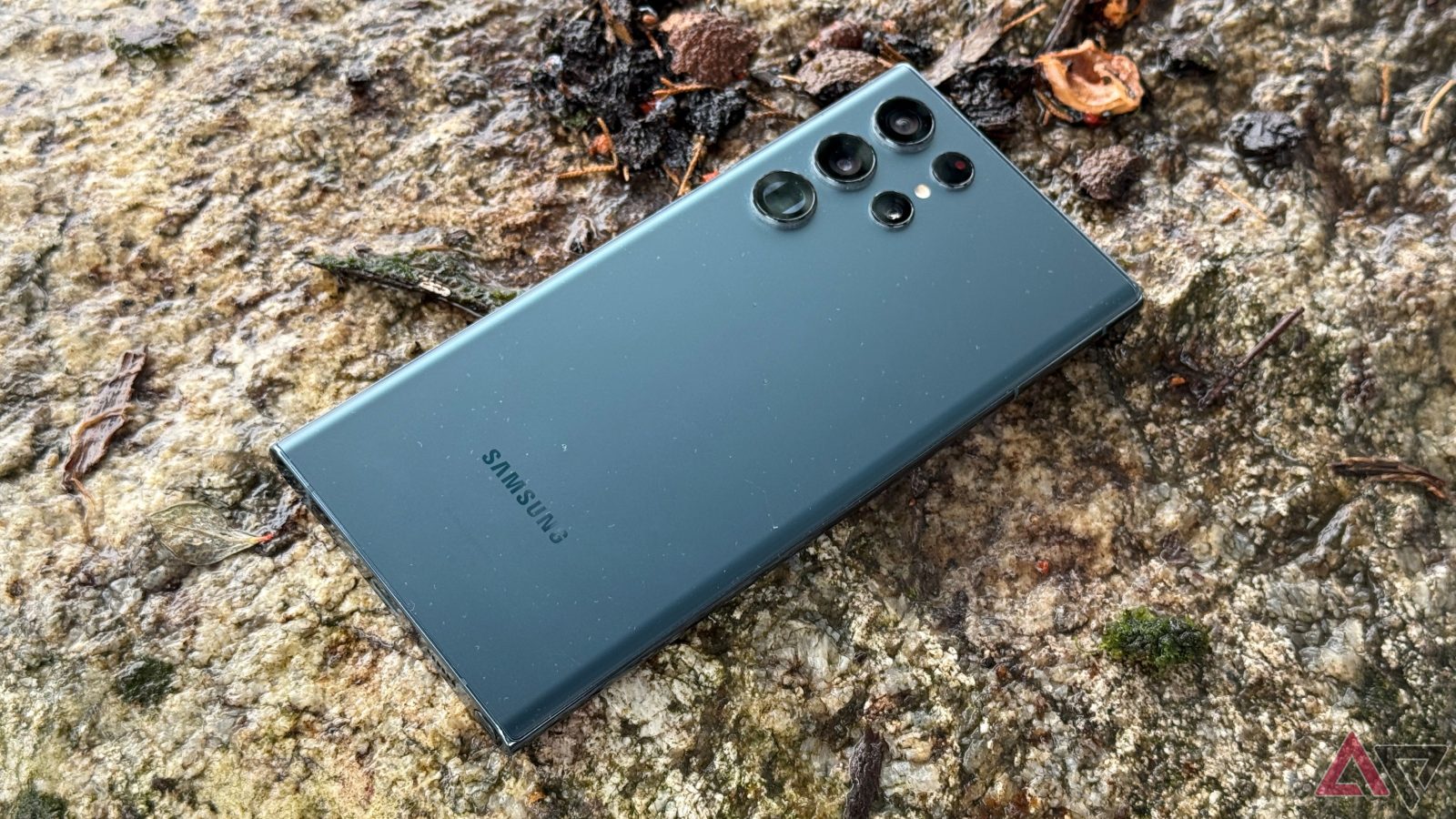 samsung-is-pushing-one-ui-7-to-the-s22-lineup-ahead-of-schedule