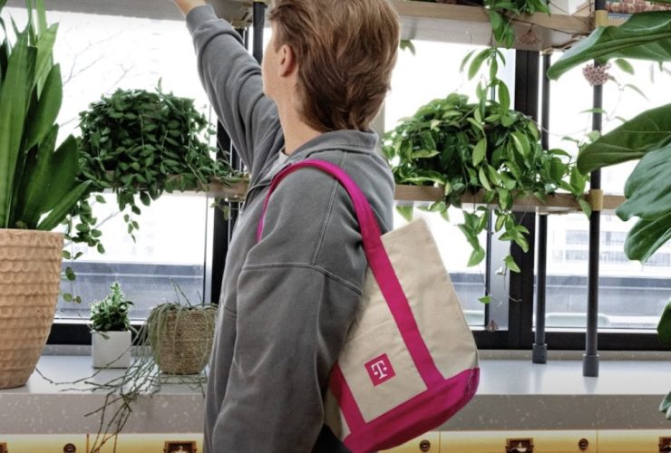 don’t-overpay-for-a-trader-joe’s-mini-tote-when-you-can-get-a-t-mobile-one-for-free