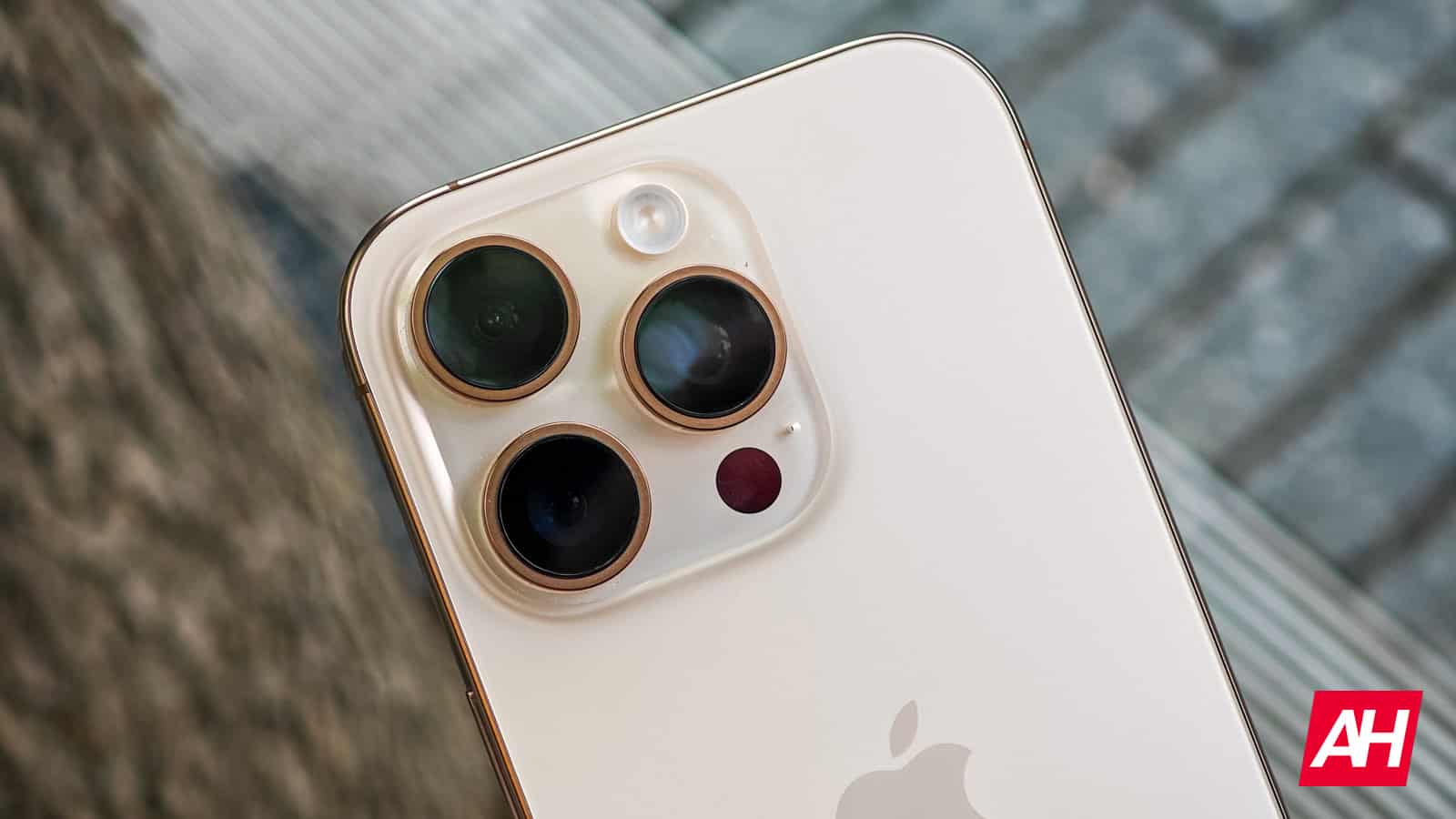 iphone’s-average-prices-are-higher,-but-not-because-of-tariffs