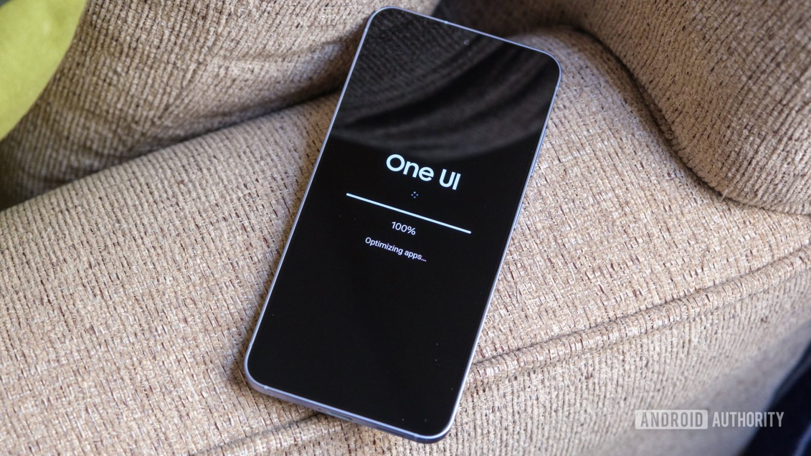 surprise!-carrier-locked-galaxy-s25-models-are-first-to-get-samsung’s-may-update
