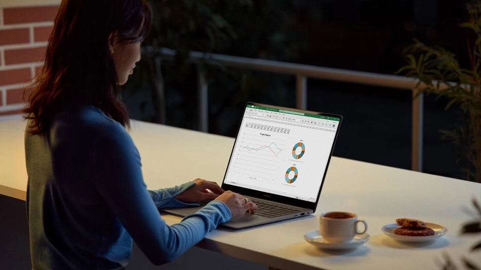 laptop-deals:-get-a-great-computer-from-apple-or-samsung-for-under-$1,000