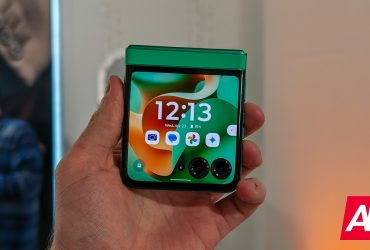 does-motorola-razr-2025-have-an-sd-card-slot?