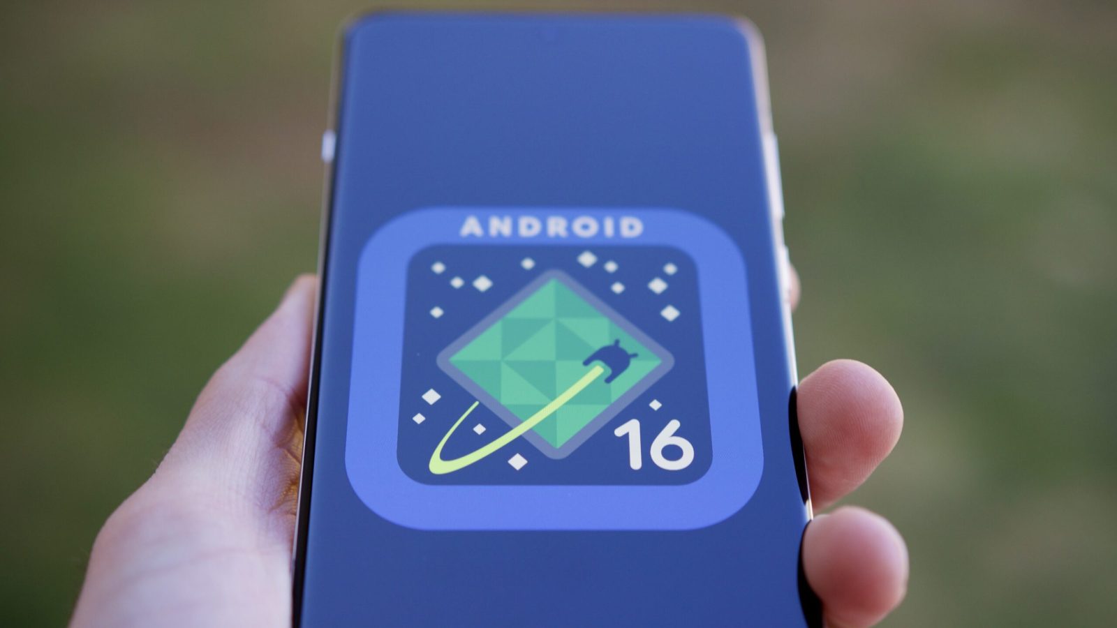 google-takes-a-page-from-apple’s-playbook-with-new-material-3-expressive-battery-icon