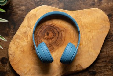 deal:-beats-solo-4-headphones-are-50%-off