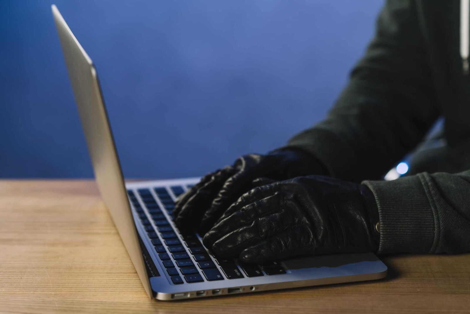 fbi-exposes-new-android/iphone-text-scam:-here’s-what-you-need-to-know