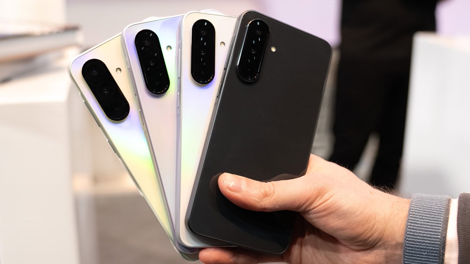 popular-galaxy-25-features-are-now-arriving-on-affordable-galaxy-a-series-phones