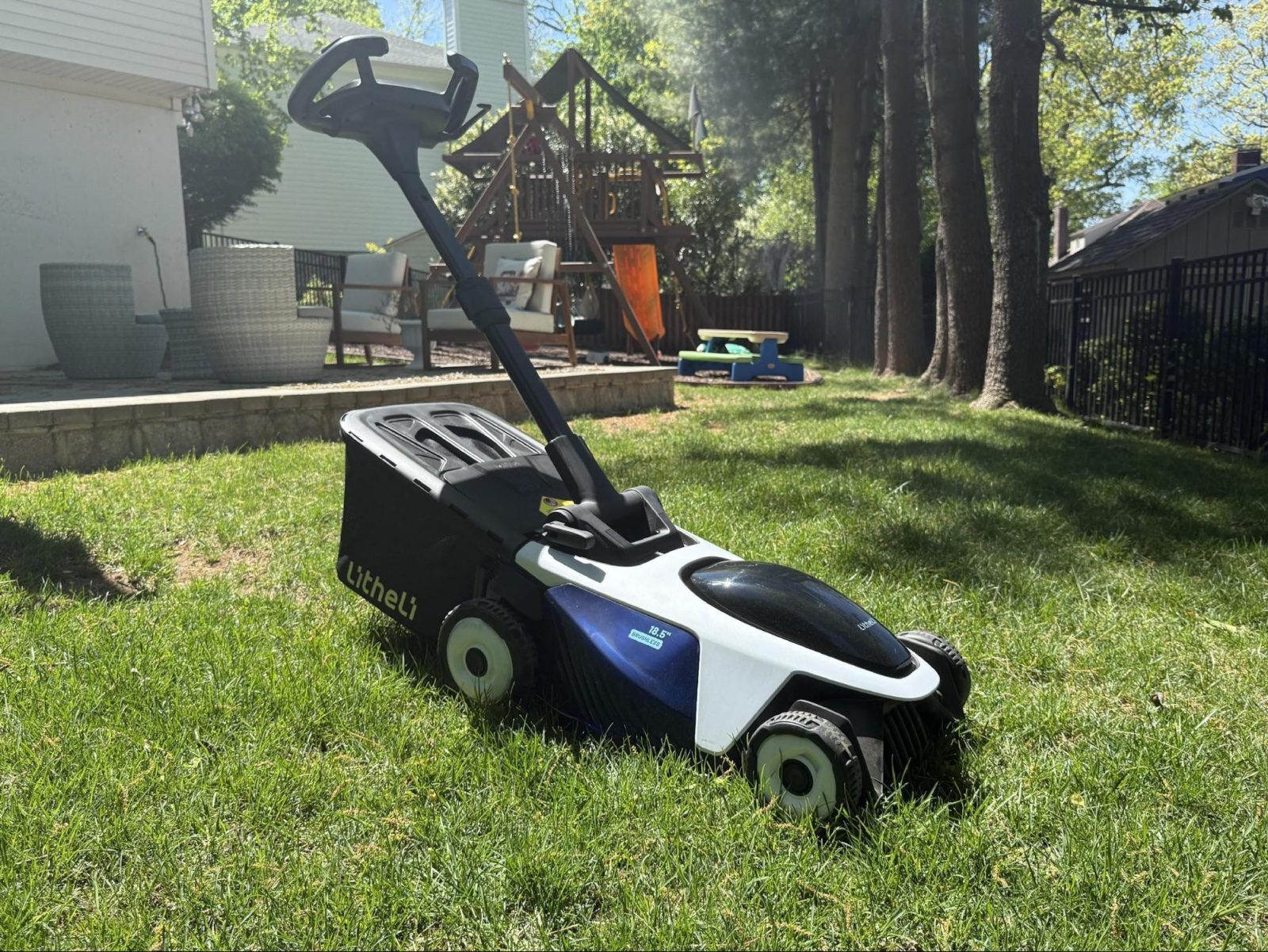 this-litheli-easysurge-18.5”-might-be-the-best-cordless-lawn-mower-for-small-and-medium-yards