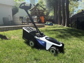 this-litheli-easysurge-18.5”-might-be-the-best-cordless-lawn-mower-for-small-and-medium-yards