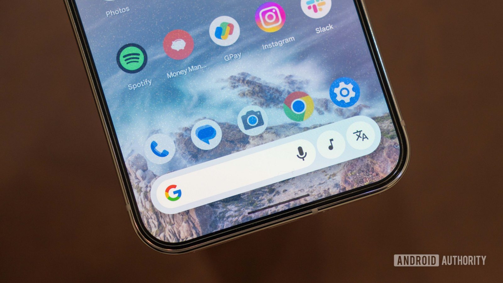 new-circle-to-search-layouts-spotted,-and-google’s-already-pushing-one-live