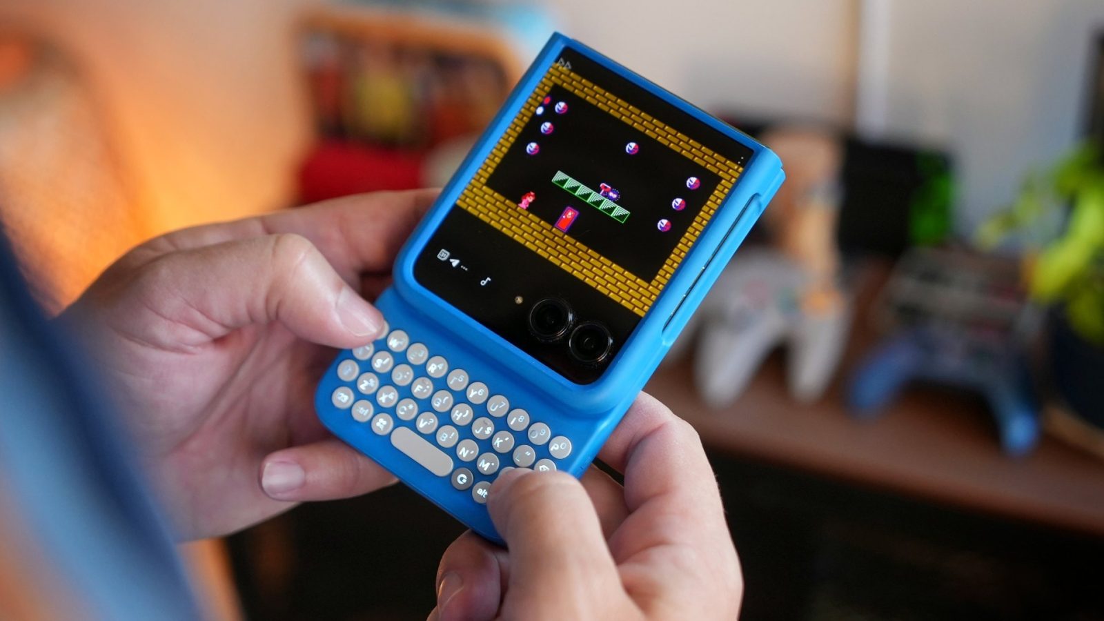 pre-order-your-new-moto-razr-now-and-go-all-‘razrberry’-with-this-free-accessory