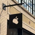 apple’s-smart-move?-designing-chips-to-conquer-the-smart-glasses-market