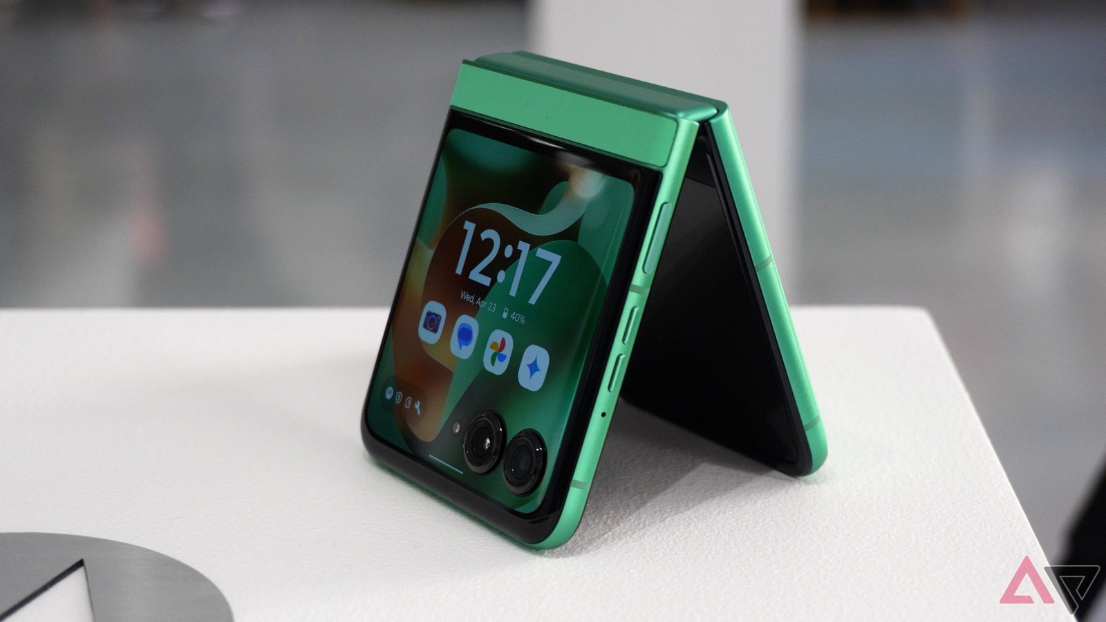the-moto-razr-2025-hasn’t-even-launched,-and-this-deal-gets-you-one-for-free