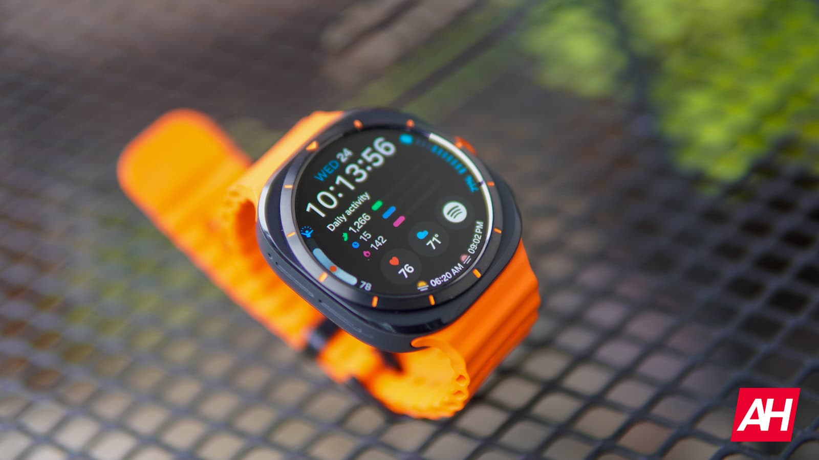 one-ui-8-watch-could-offer-half-size-tiles-for-key-galaxy-watch-apps