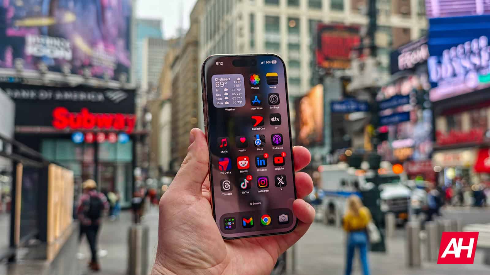 apple’s-2027-iphone-might-be-all-glass—what-could-go-wrong?