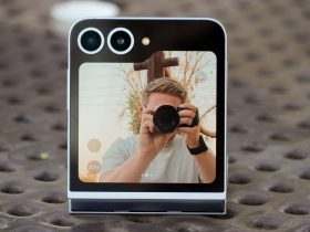 samsung-galaxy-z-flip-7-could-go-full-moto-razr-with-bigger-outer-display
