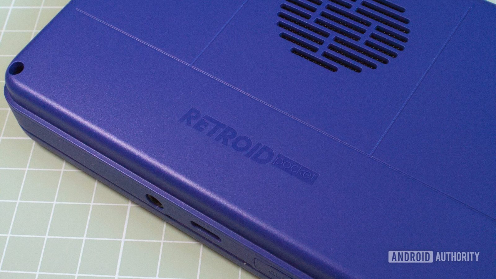 the-retroid-pocket-mini-is-back,-minus-the-unfixable-screen-issues