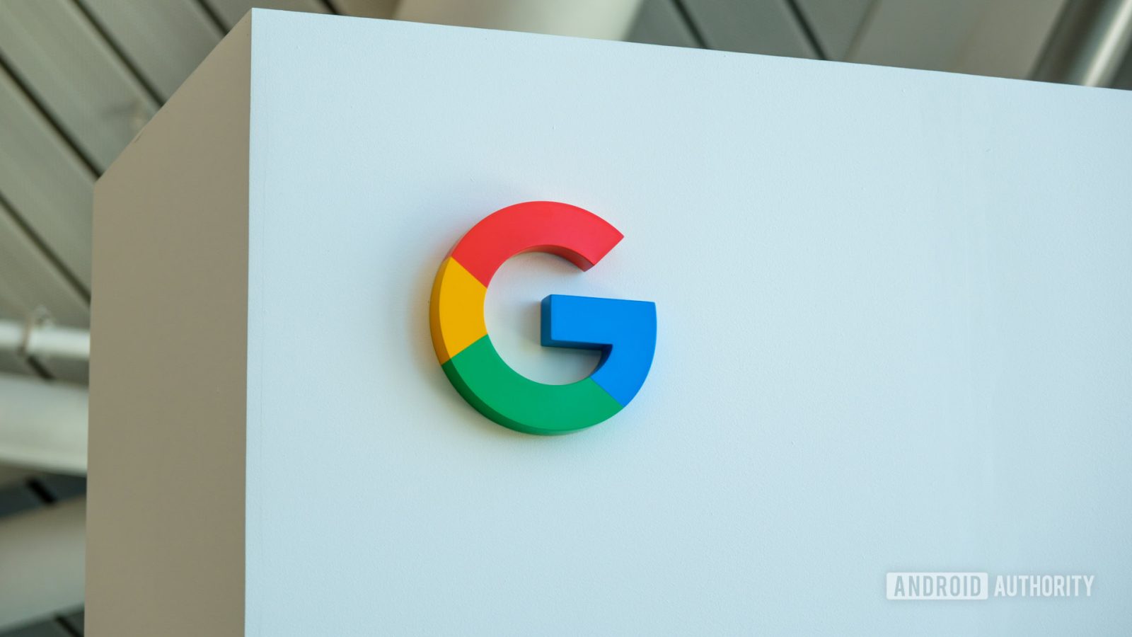 google-is-giving-the-classic-g-logo-a-striking-new-look