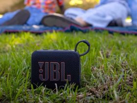 this-$39-jbl-speaker-hits-like-a-boombox-in-your-pocket