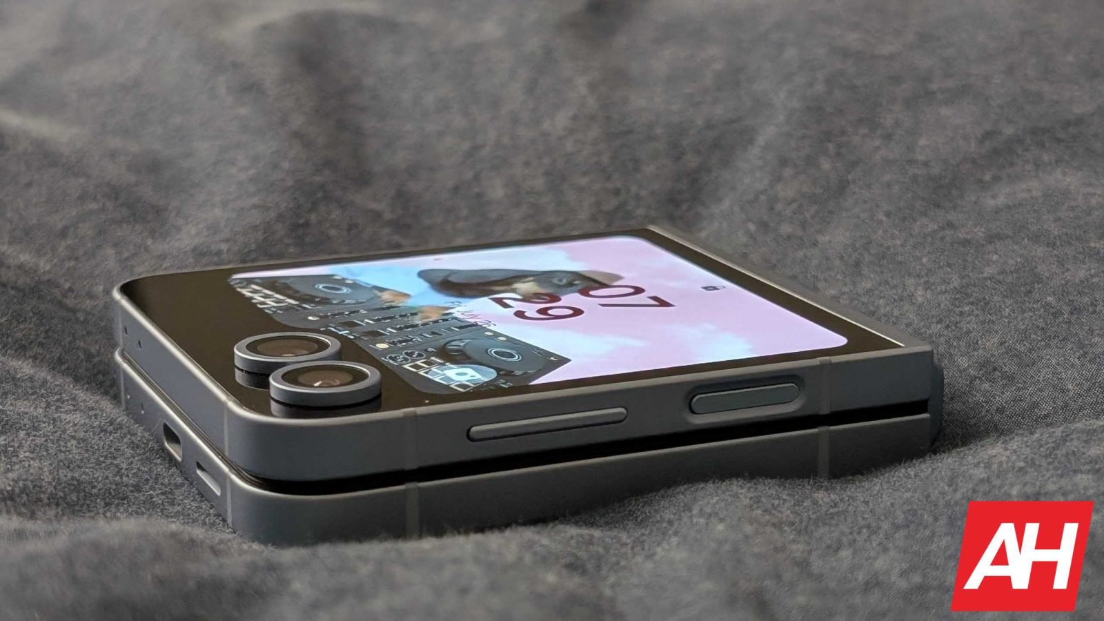 samsung’s-razr-rival?-galaxy-z-flip-7’s-huge-cover-display-confirmed-in-one-ui