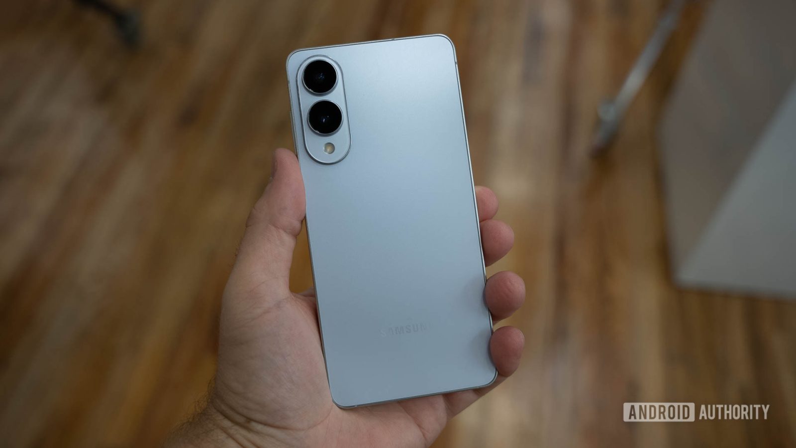 samsung-finally-made-a-super-thin-flagship-—-but-is-thin-enough?