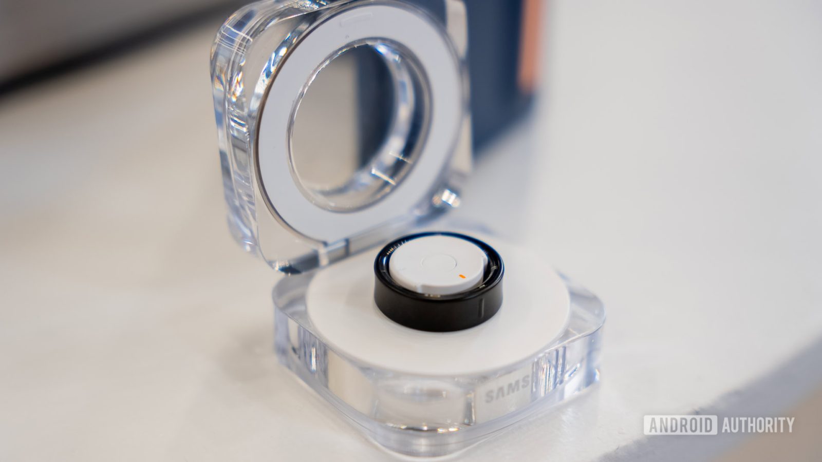 samsung-made-a-two-toned-galaxy-ring,-but-you-probably-won’t-be-able-to-get-one
