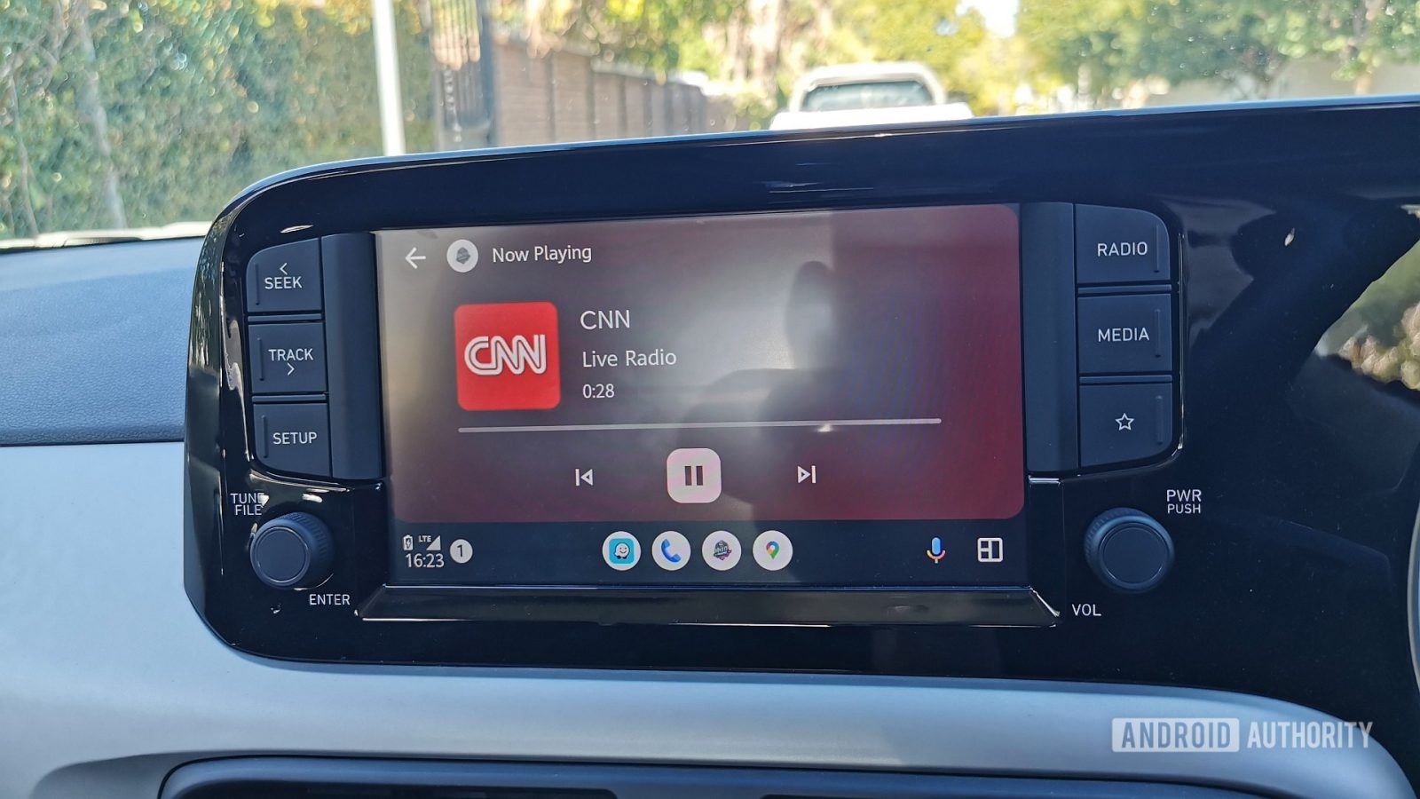 android-auto-could-move-your-media-buttons,-and-it-has-us-scratching-our-heads-(apk-teardown)