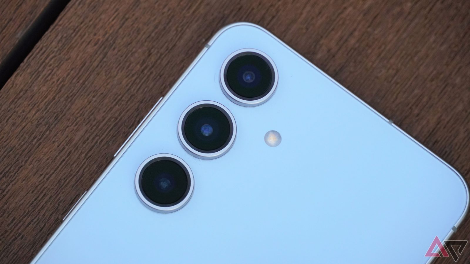 the-galaxy-s25-fe’s-selfie-camera-might-go-toe-to-toe-with-its-flagship-siblings