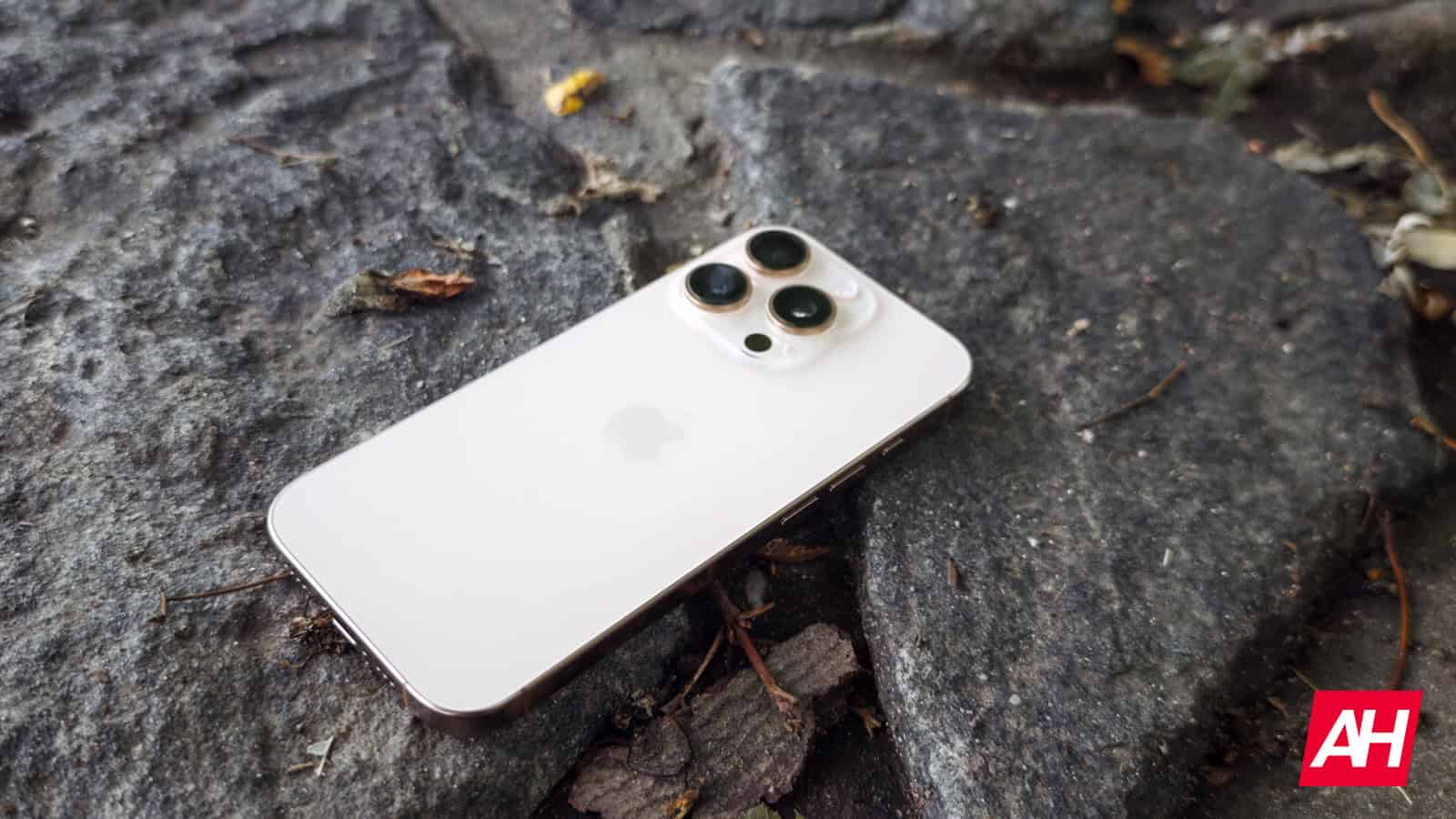 is-this-the-future-of-the-iphone?-all-glass,-no-bezels