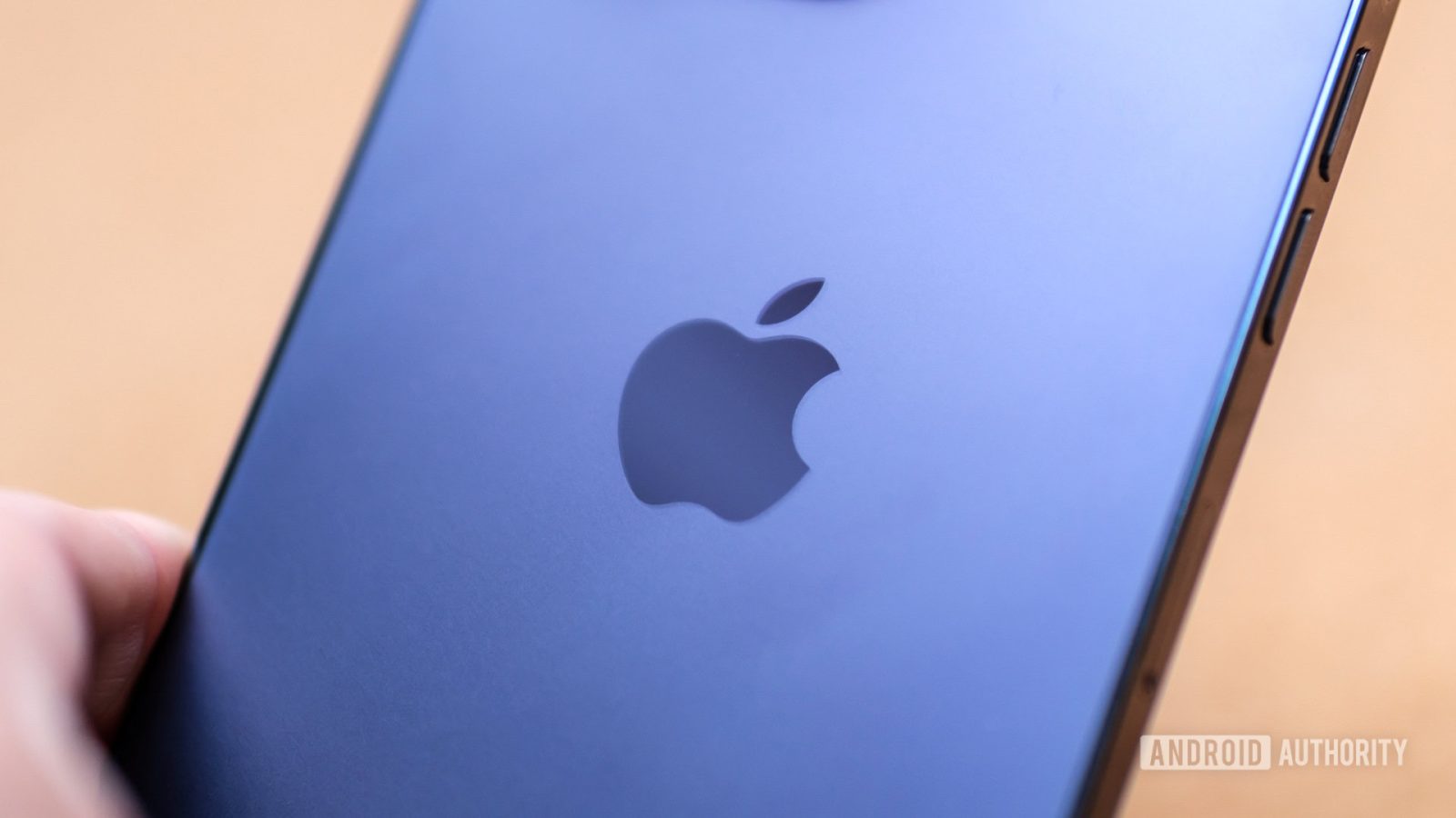 new-leak-reveals-iphone-fold-won’t-look-like-the-galaxy-z-fold-6-at-all