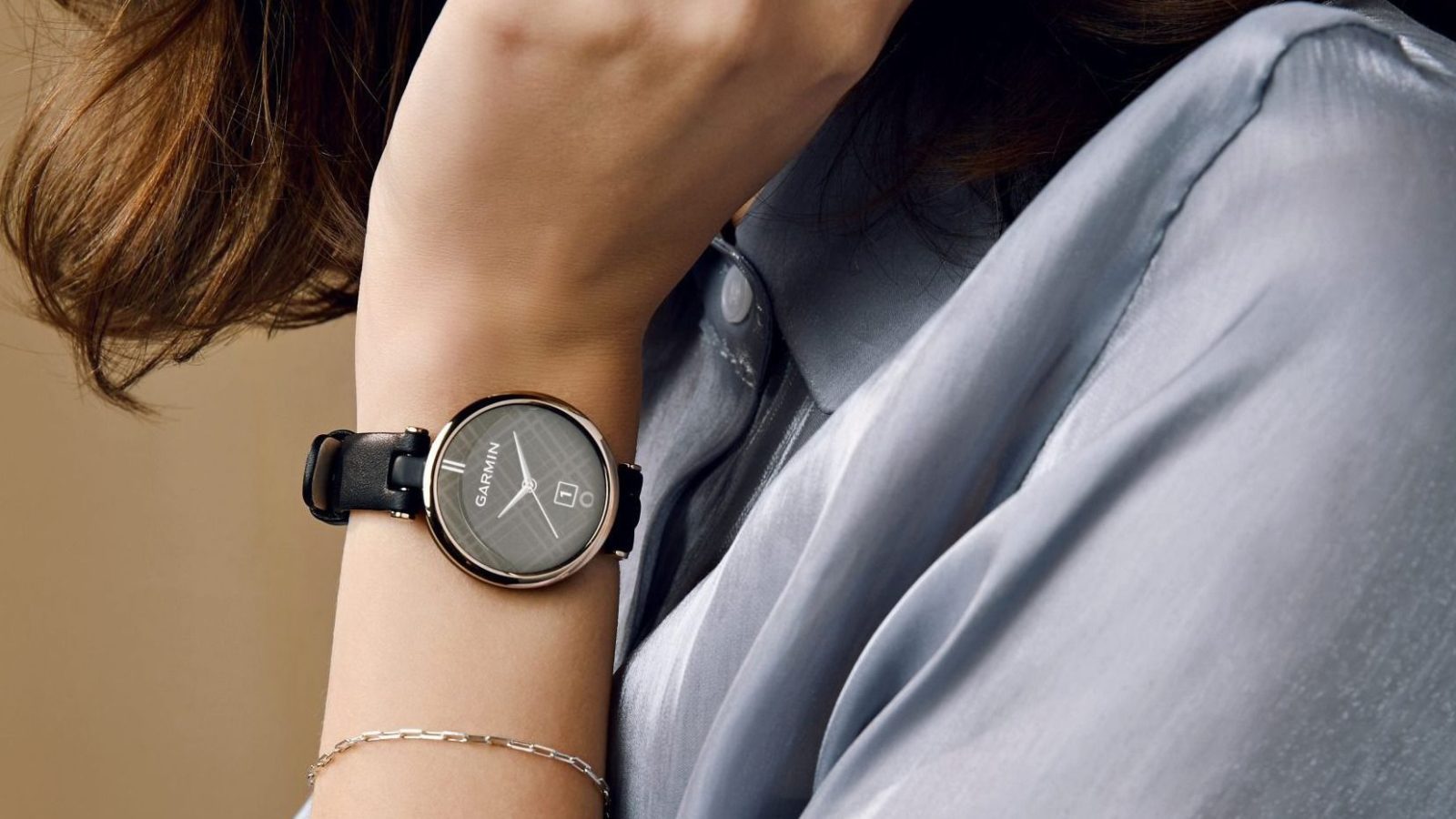 this-deal-drops-the-most-stylish-garmin-watch-to-$200,-nearly-its-best-price-ever