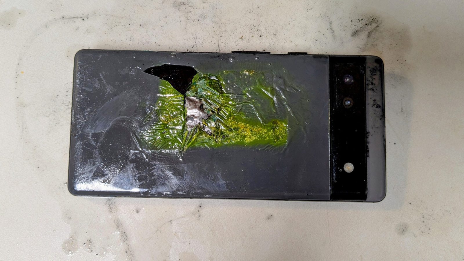 battery-failures-return-to-haunt-google’s-pixel-a-lineup-—-now-the-pixel-6a-is-catching-fire