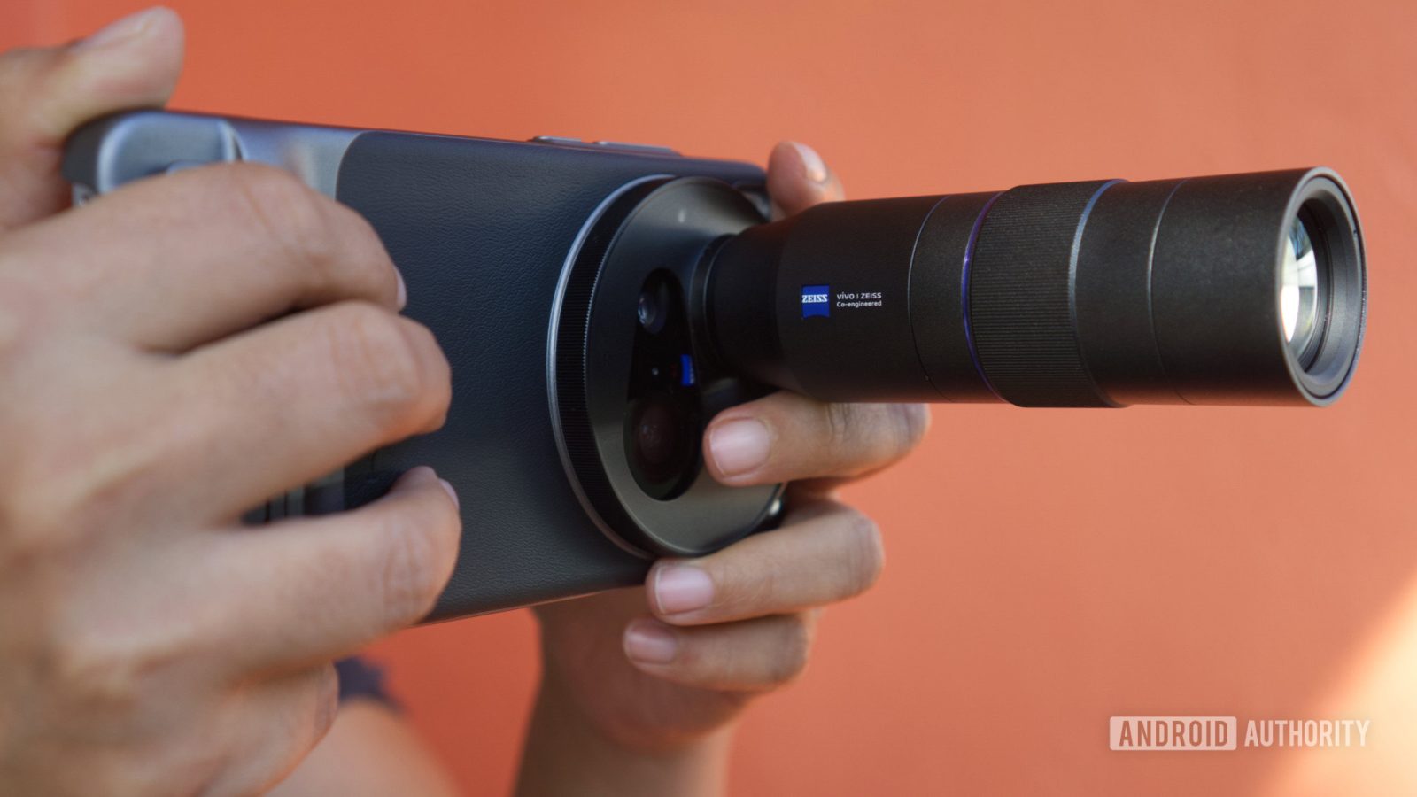 the-first-phone-with-an-external-lens-is-so-niche-that-i-had-to-try-it-for-myself