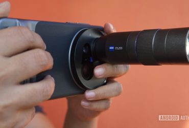 the-first-phone-with-an-external-lens-is-so-niche-that-i-had-to-try-it-for-myself