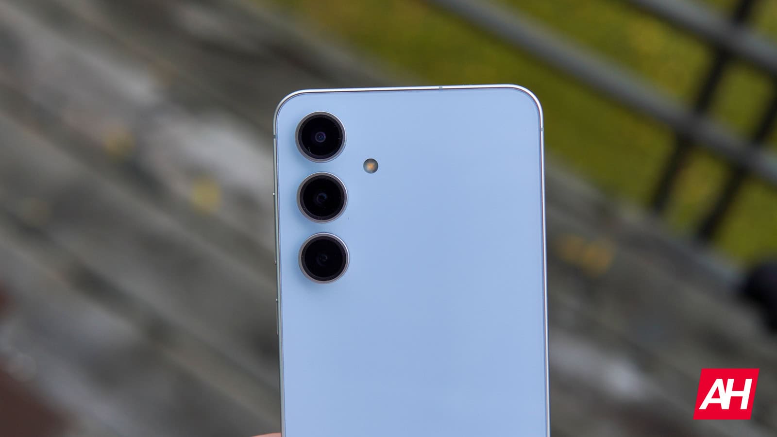 samsung’s-playing-it-safe—too-safe—with-galaxy-s25-fe-cameras