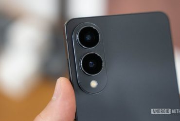 more-people-should-know-about-this-surprising-risk-to-your-phone’s-camera