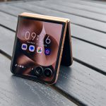 the-motorola-razr-2025-won’t-flip-onto-verizon-shelves-till-next-week