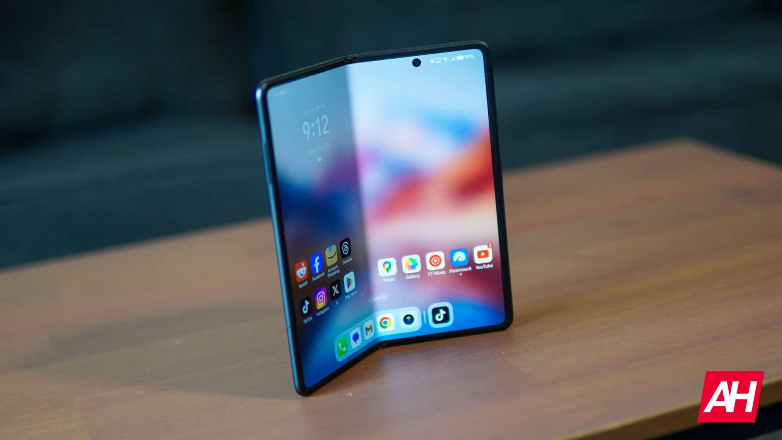 honor-to-launch-lightest-and-thinnest-foldable-ever?