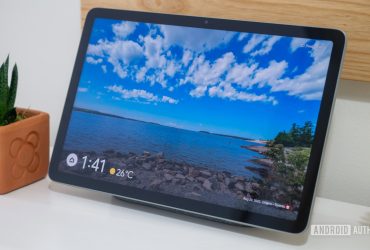 android-16-qpr1-beta-1-brings-lock-screen-clock-customization-to-pixel-tablet