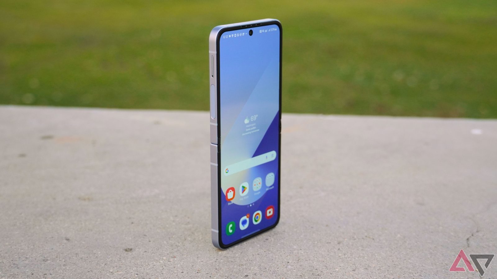 samsung’s-galaxy-z-flip-7-might-break-a-longstanding-chip-tradition