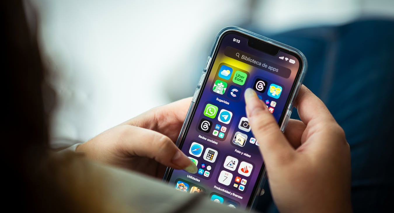 are-we-unhappy-with-our-phones?-us-smartphone-satisfaction-takes-a-dive