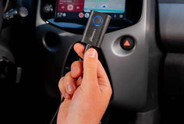 this-dongle-brings-wireless-android-auto-and-apple-carplay-to-your-car