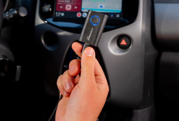 this-dongle-brings-wireless-android-auto-and-apple-carplay-to-your-car