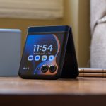 the-motorola-razr-is-the-one-foldable-i’d-recommend-to-a-first-time-buyer-in-2025