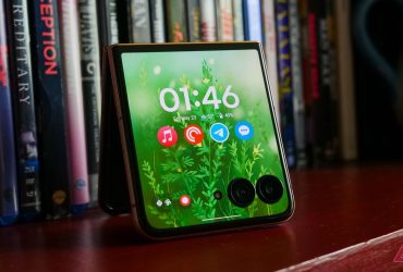 motorola’s-razr-ultra-is-as-impressive-as-it-is-expensive