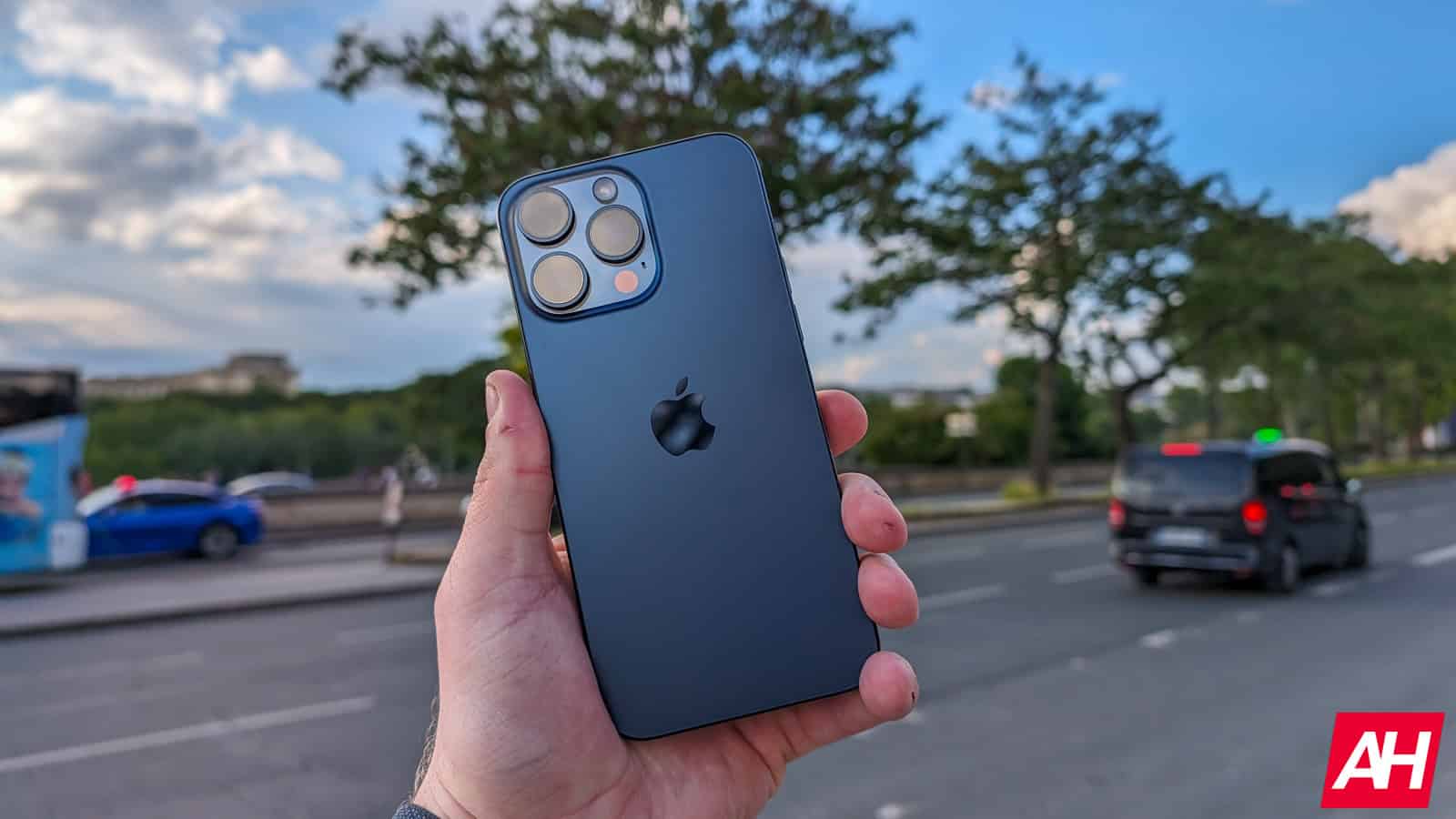 your-next-iphone:-will-trump’s-25%-tariff-make-it-‘made-in-usa’-(or-pricier)?
