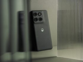 this-$549-motorola-phone-has-features-that-would-make-a-galaxy-cry