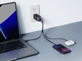this-must-have-anker-charger-that-i-use-every-day-just-hit-its-lowest-price-ever