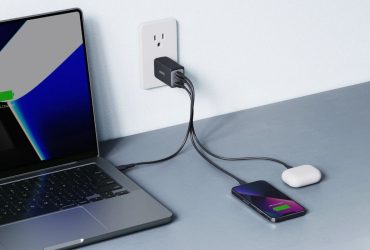 this-must-have-anker-charger-that-i-use-every-day-just-hit-its-lowest-price-ever